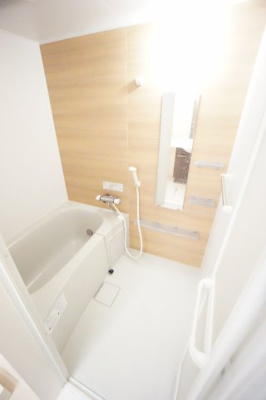 【浴室】 | グレイスコート | ※同物件、同タイプ、間取り反転のお部屋です※角部屋の為二面採光になります。