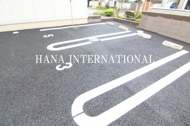 ラメール の駐車場