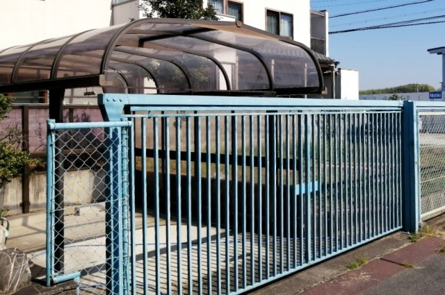 岸和田市尾生町　戸建の駐車場|カーポート付き