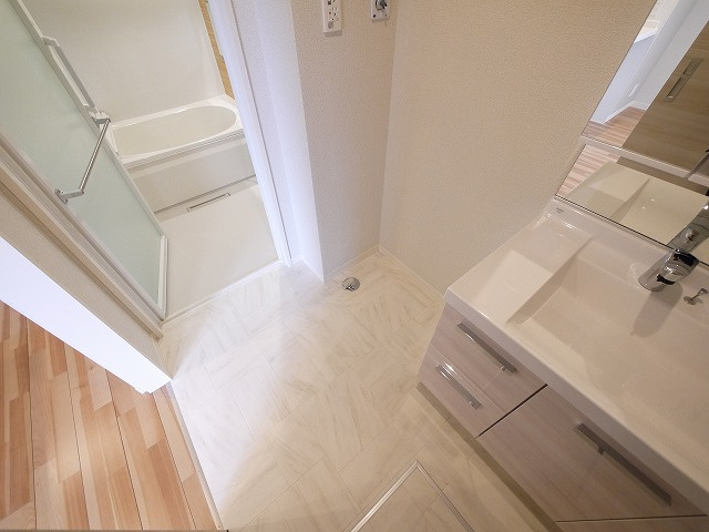 ヴィラフォーレの洗面所|脱衣スペースもあります