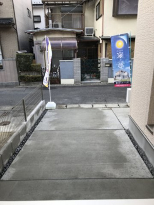 【駐車場】 | 大津市坂本7丁目24-27　新築分譲 | 前面道路は4.42ｍとなります。
車は家の前に1台可能です。
