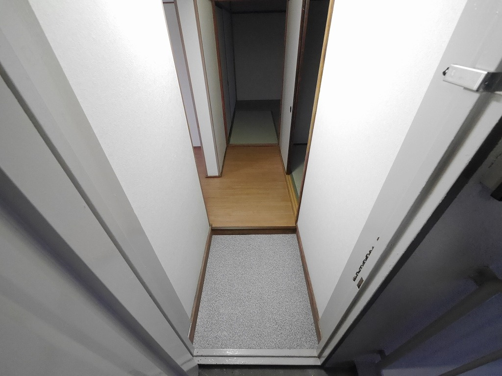 東垂水1号棟の玄関