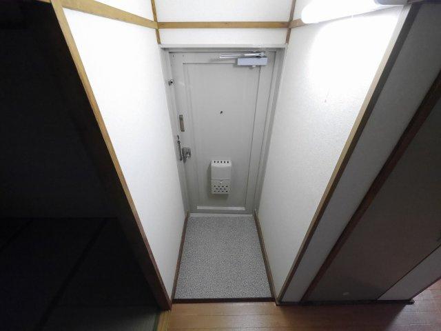 東垂水1号棟の玄関