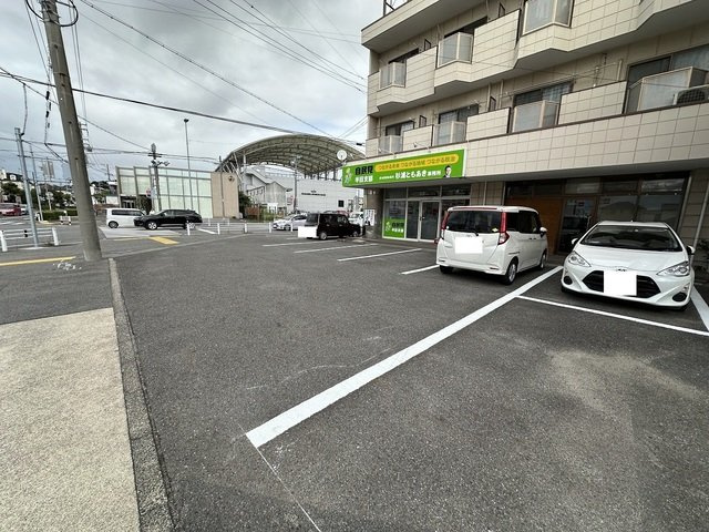 ニュー和仙の駐車場