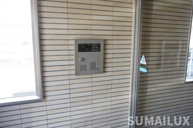 熊本市中央区世安町の賃貸マンションのエントランス