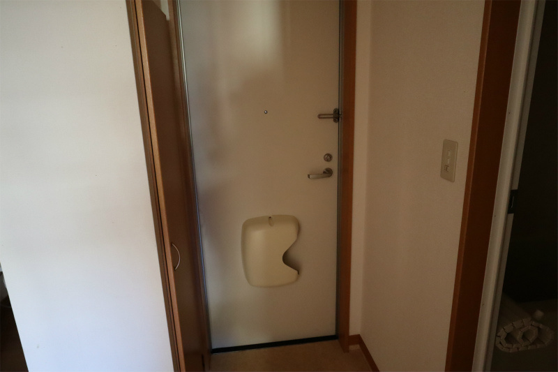 LEO拾番館の玄関