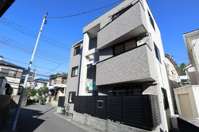 LEO拾番館の外観