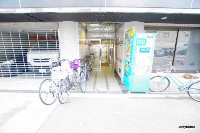 トレジャハウス　仲介手数料無料のエントランス