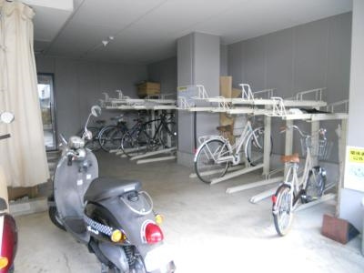 ピースフル二条の駐車場|駐輪場