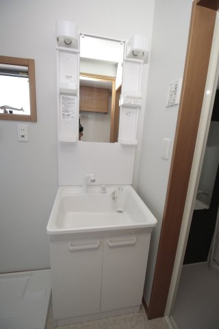 【独立洗面台】 | AQUE11 | 忙しい朝の身支度はお任せください♪
