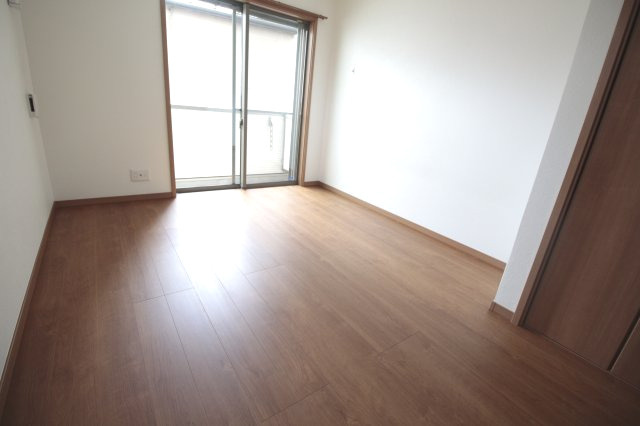 【洋室】 | AQUE11 | 広々洋室7帖フローリング♪
