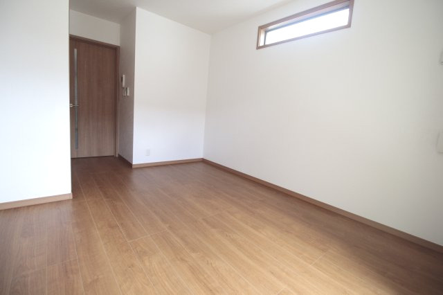 【洋室】 | AQUE11 | 窓側から見た洋室です♪
