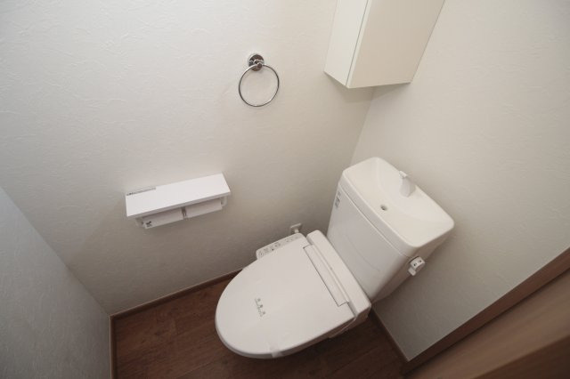 【トイレ】 | AQUE11 | 温水洗浄便座です♪
