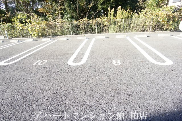 カーザ・ビアンカの駐車場