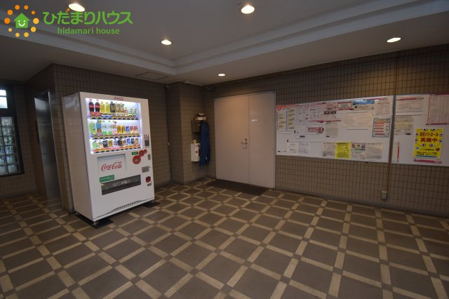 西区宝来　中古マンション　ガーテ大宮指扇のエントランス|広いエントランスです。