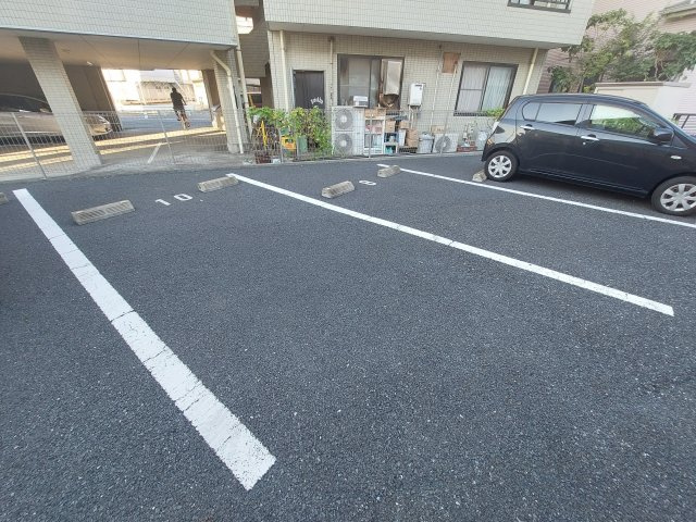 エクレール鷺沼の駐車場