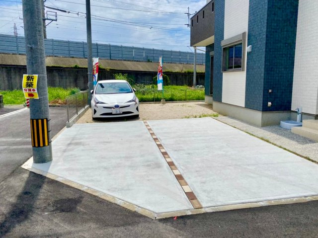久留米市津福本町の新築一戸建の駐車場