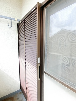 【展望】 | メゾン平田 | 防犯雨戸付きなので夜やお出かけ時も安心です！雨戸は冬場の寒さ対策にもなります◎
