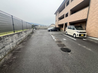 【駐車場】