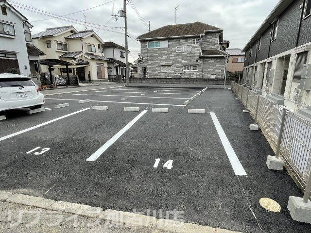 カーサ・フェリーチェ新在家の駐車場