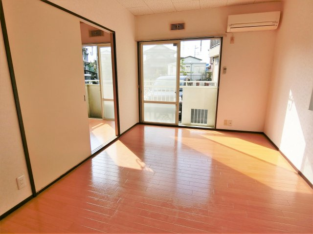 モアクレスト明光の洋室