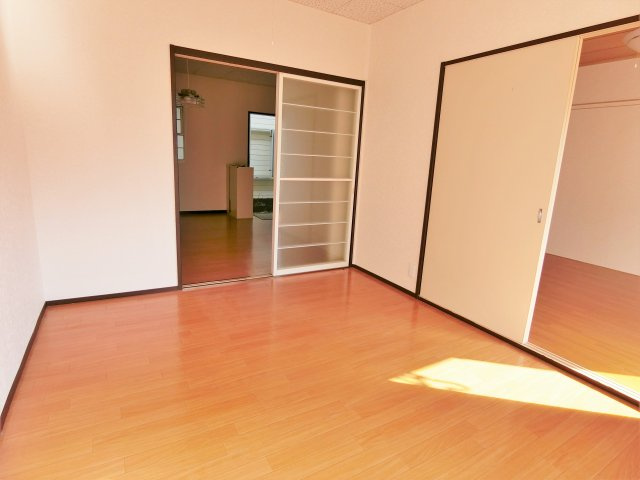 モアクレスト明光の洋室