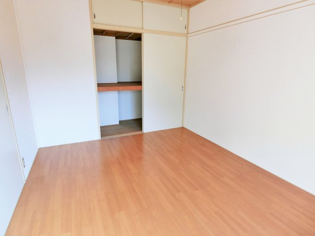 モアクレスト明光の洋室