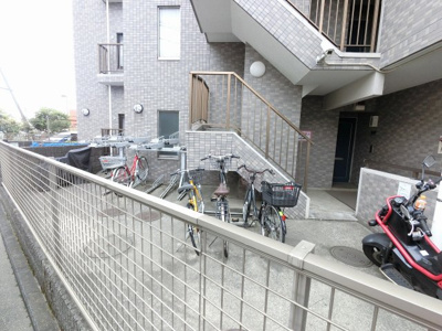 【その他共用部分】 | ソレアード・ホームズ上星川 | 駐輪場・バイク置場です。