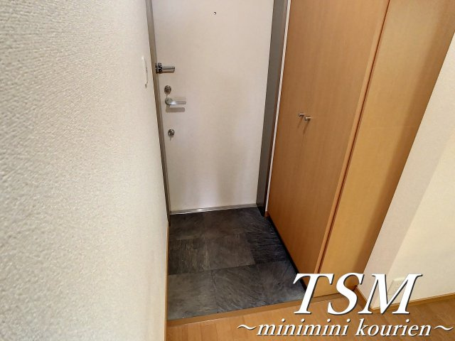 ペジーブル萱島の玄関