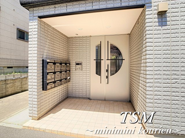 ペジーブル萱島のエントランス|オートロック付き