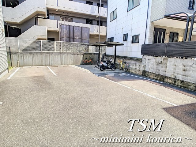 ペジーブル萱島の駐車場|敷地内駐車場