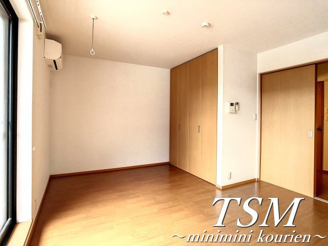 ペジーブル萱島の洋室