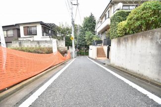 【前面道路含む現地写真】 | 現地見学や資料請求などお気軽にお問合わせ下さい。
周辺環境とあわせて現地ご案内致します。