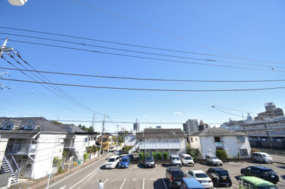 【展望】 | 多摩市一ノ宮　第９期 | 景色を遮るものがないと、陽の光を長い時間浴びられます。空気も澄んでいるように感じますね。