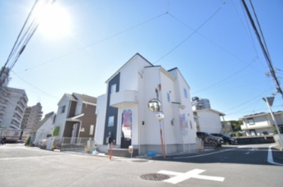 【前面道路含む現地写真】 | 多摩市一ノ宮　第９期 | 北西角地。前面道路公道6メートルあります。運転が苦手な奥様でも楽々駐車可能です。