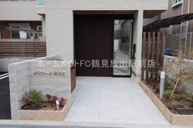 ボヌワール高井田のエントランス