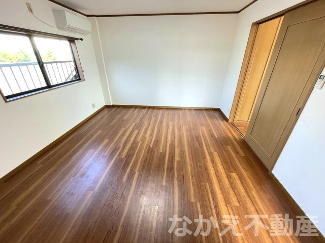 【寝室】 | 広くて明るい寝室