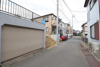 【前面道路含む現地写真】 | 千葉市稲毛区宮野木町　土地　稲毛駅 | 千葉市稲毛区宮野木町　土地　稲毛駅
南東側道路幅員４メートル。閑静な住宅地ですので駐車も安心です！