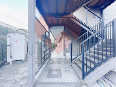 【エントランス】 | ラパス高倉台