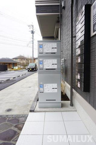 合志市須屋のアパートのエントランス