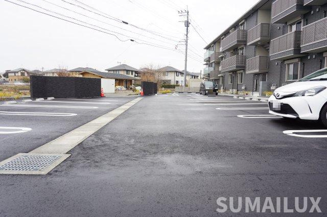 合志市須屋のアパートの駐車場