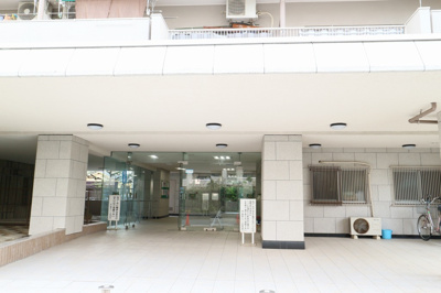 【エントランス】 | 深江橋第二コーポ | 管理の行き届いたキレイで明るいエントランスです。
管理人が日中在勤ですので安心ですね♪