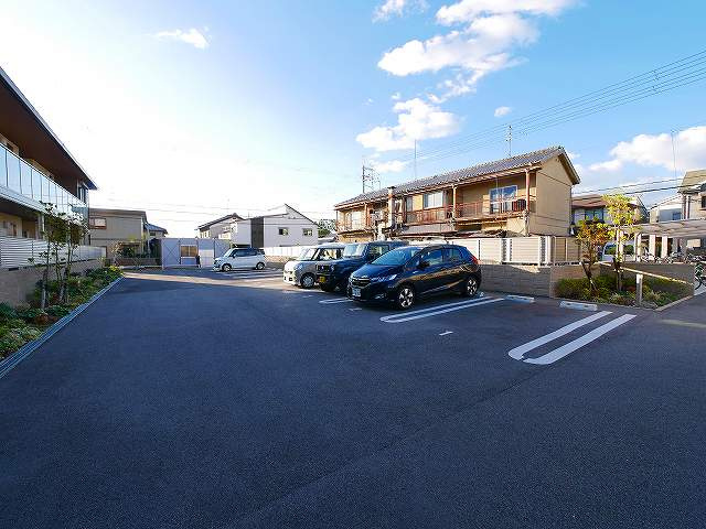 リラフォート大安寺の駐車場|駐車場があるので、車を買う予定の方も安心です