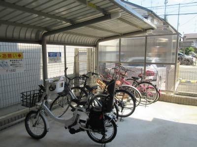 レジェンド太秦の駐車場|駐輪場