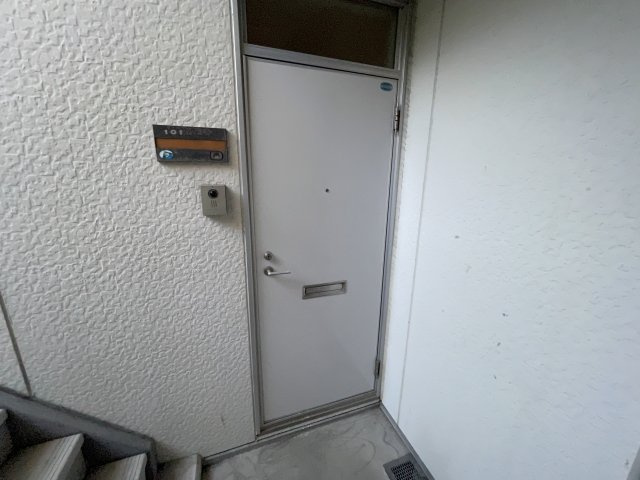 プレジュール石崎の玄関