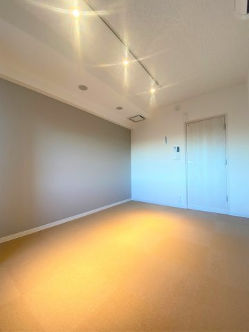 ラシクラスInfina中村橋の子供部屋|Bluetooth仕様のスピーカーも付いています。接続すればすぐにでも使用可能です。左上は24時間稼働の換気口です。