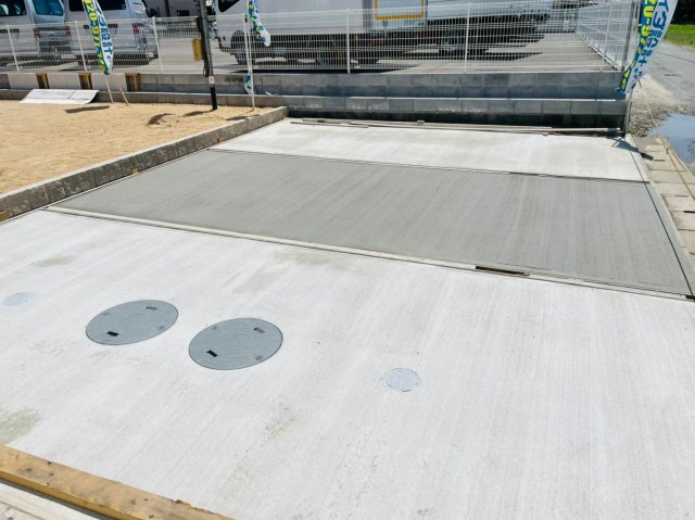柳川市間の中古一戸建の駐車場