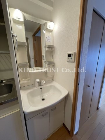 エスリード同心第5の洗面所|明るい洗面所です