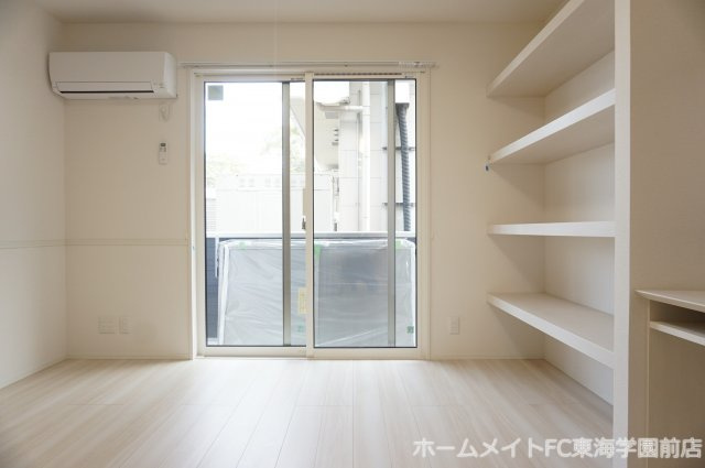 熊本市東区尾ノ上１丁目のアパートの居間・リビング