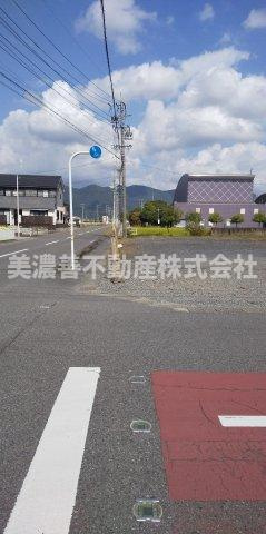 ５７６０３　揖斐郡大野町黒野土地の前面道路含む現地写真